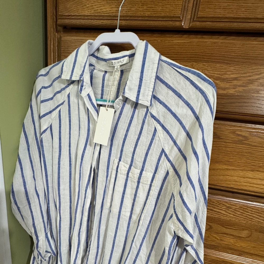 Z supply new button down blue & white size small